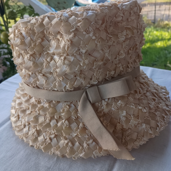 None Accessories - Exquisite Vintage 1950s-60s Cream Textured Woven Hat w/Original Box